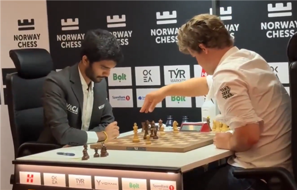 19岁的国际象棋球员印度人从世界上击败了卡尔森