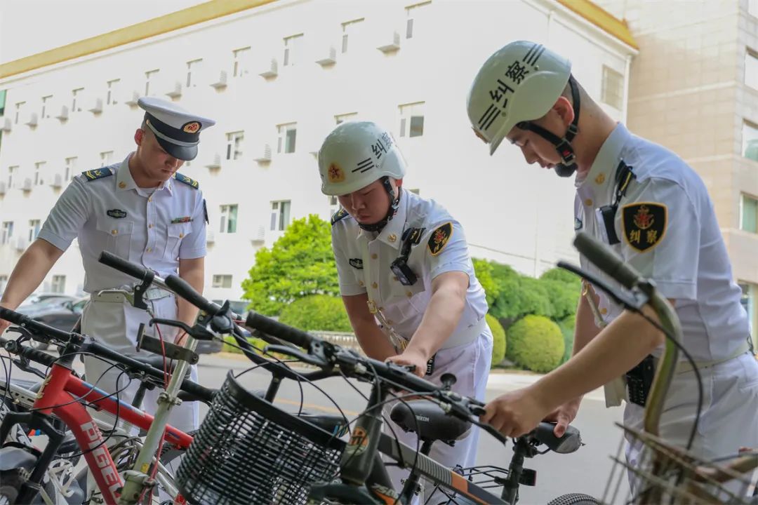 万万没想到,"铁面"纠察收到许多锦旗