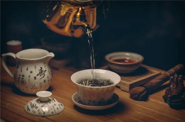 首先推出了专业食品！列出了Yunnan小咖啡馆和茶