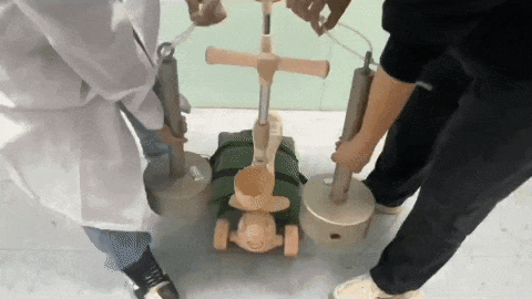 把立管强度测试。图片来源：上海市消保委