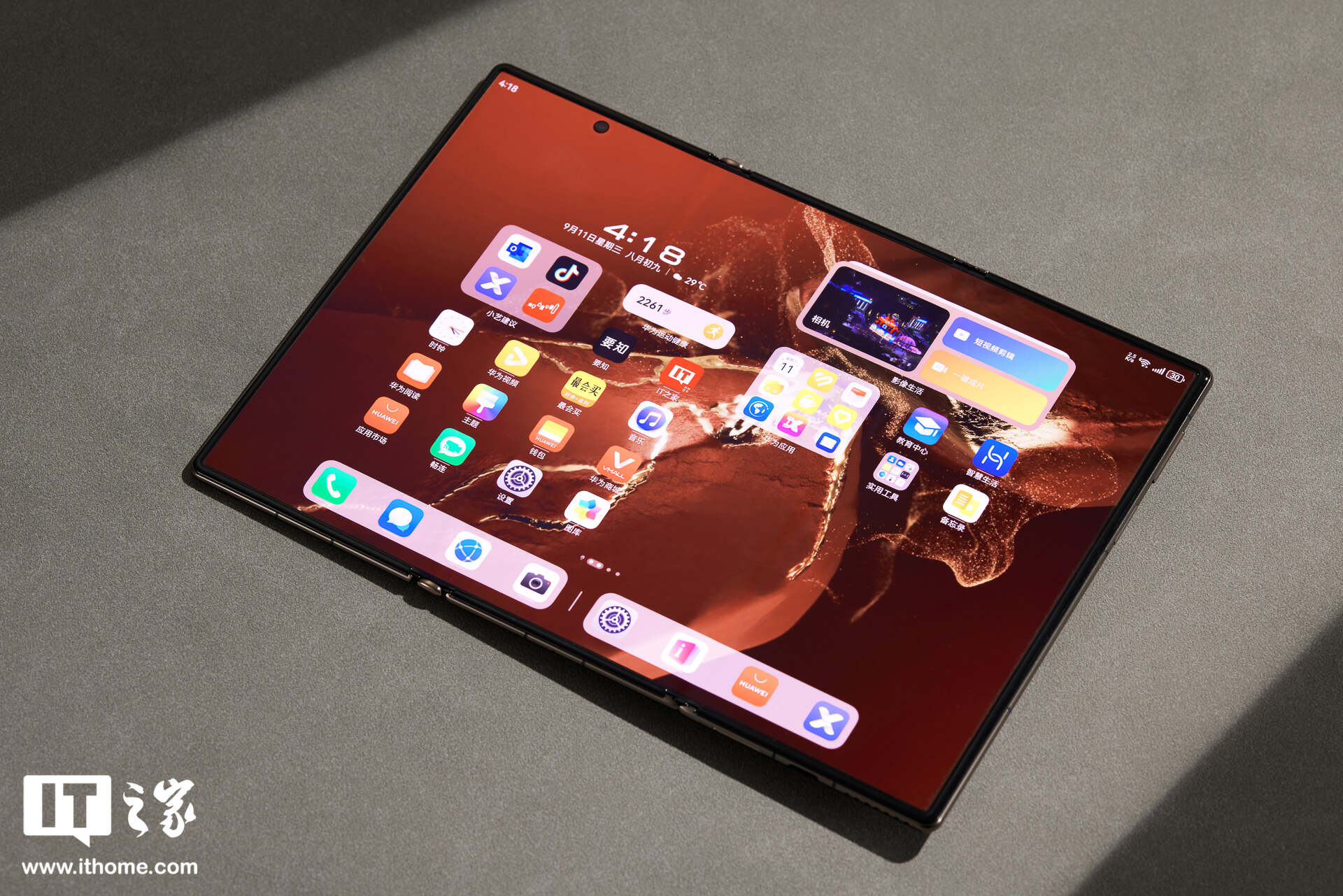 ▲ IT之家开箱：华为 Mate XT 非凡大师图赏