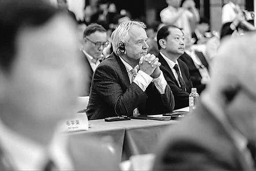 在世界数字教育会议上宣布的湖河“星际教室”