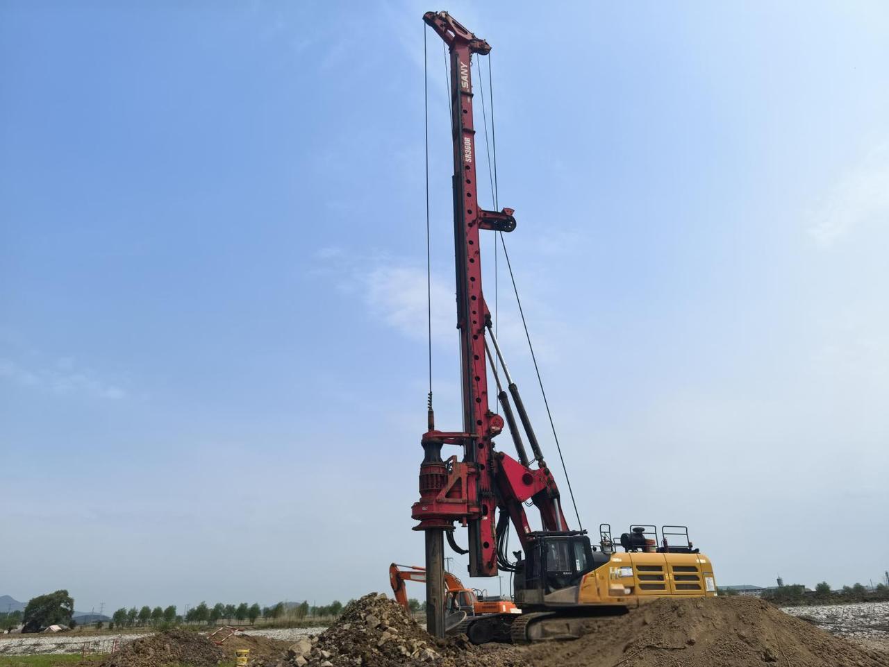 春登河特大桥首根桩基完成开钻