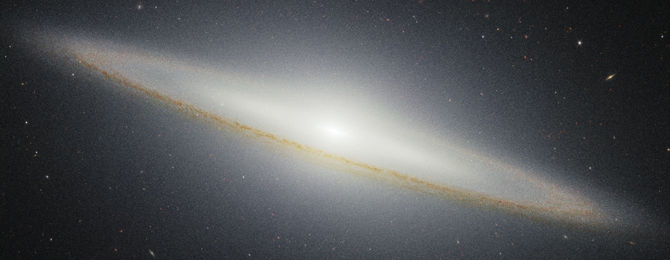 附近的黑帽星系的红外观测图已宣布了大约3000万年的地球光线
