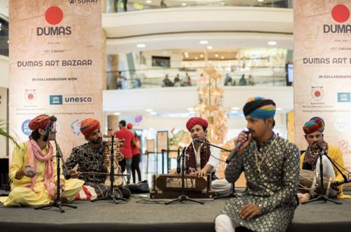 (拉贾斯坦邦艺术家联合拉贾斯坦邦旅游局带来了传统民间表演)