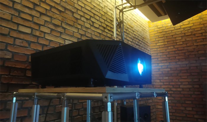已经宣布了Sony,Barco,JVC,Benq和Sim2本地4K/8K投影