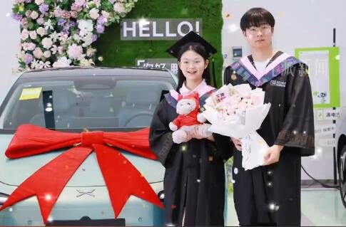 00s的物流工作和学习毕业后4年，购买小米汽车并