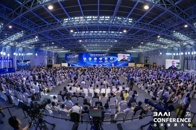宇树科技王兴兴：真正解放生产力前 机器人格斗会成为全球受欢迎的赛事｜科技观察_宇树科技王兴兴：真正解放生产力前 机器人格斗会成为全球受欢迎的赛事｜科技观察_