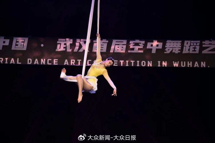 空中舞蹈追梦人：一袭红绸惊艳国际舞台，山东姐妹花舞出中国自信|在空中_新浪财经_新浪网
