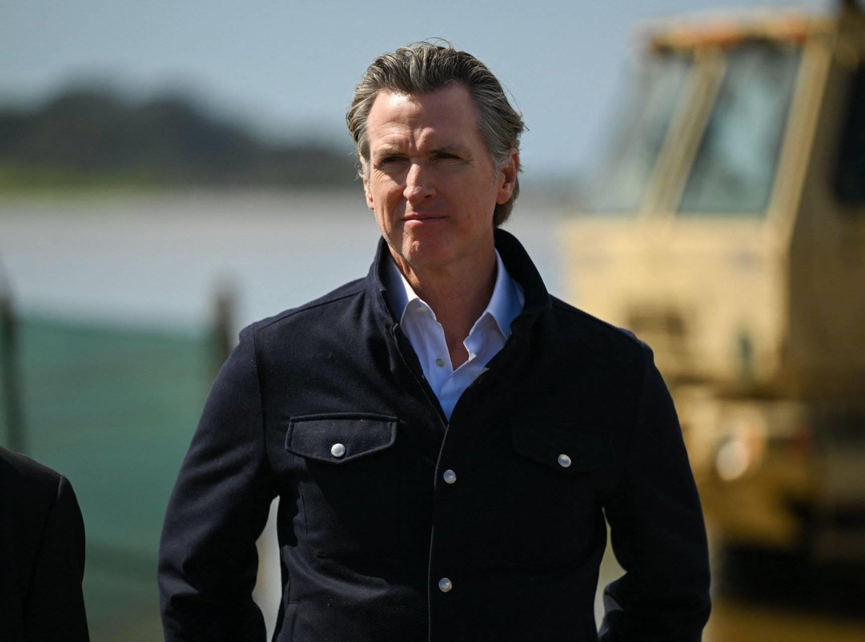 美国加州州长威胁停缴税款回应联邦拨款削减