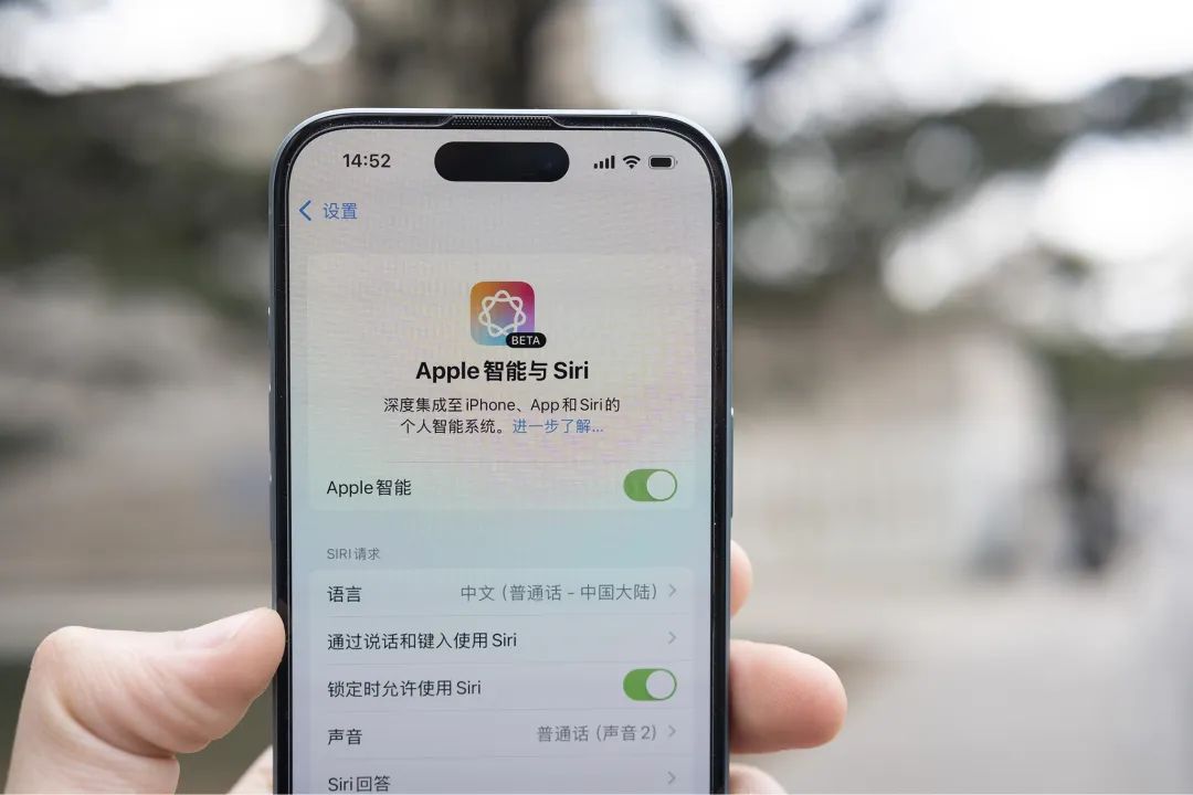 Apple 智能在过去一年中的表现距离 WWDC 宣传的版本仍然有不小的差距 | 图片来源:极客公园