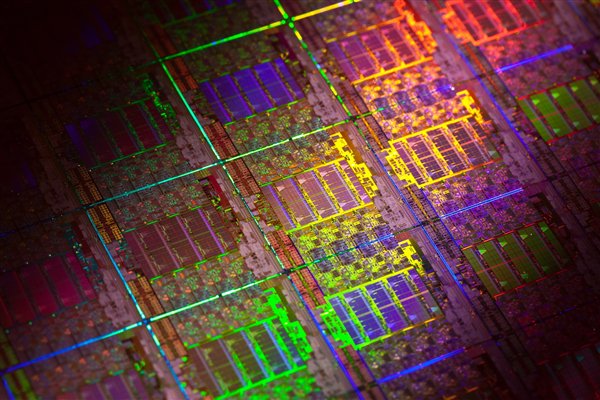 发誓要恢复数据中心市场！ Xeon CPU的新英特尔一