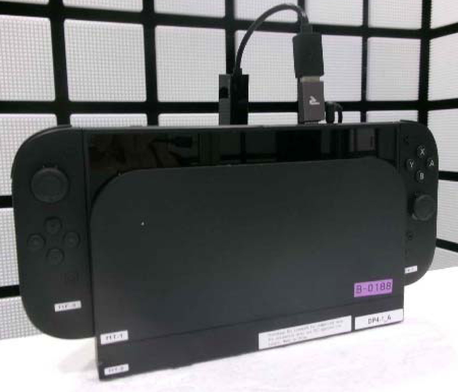 ▲ 开发机插在电视底座上