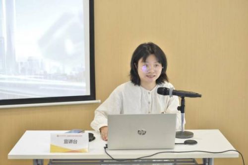 扬州市数据局数字科技和基础设施处四级主任科员张潇