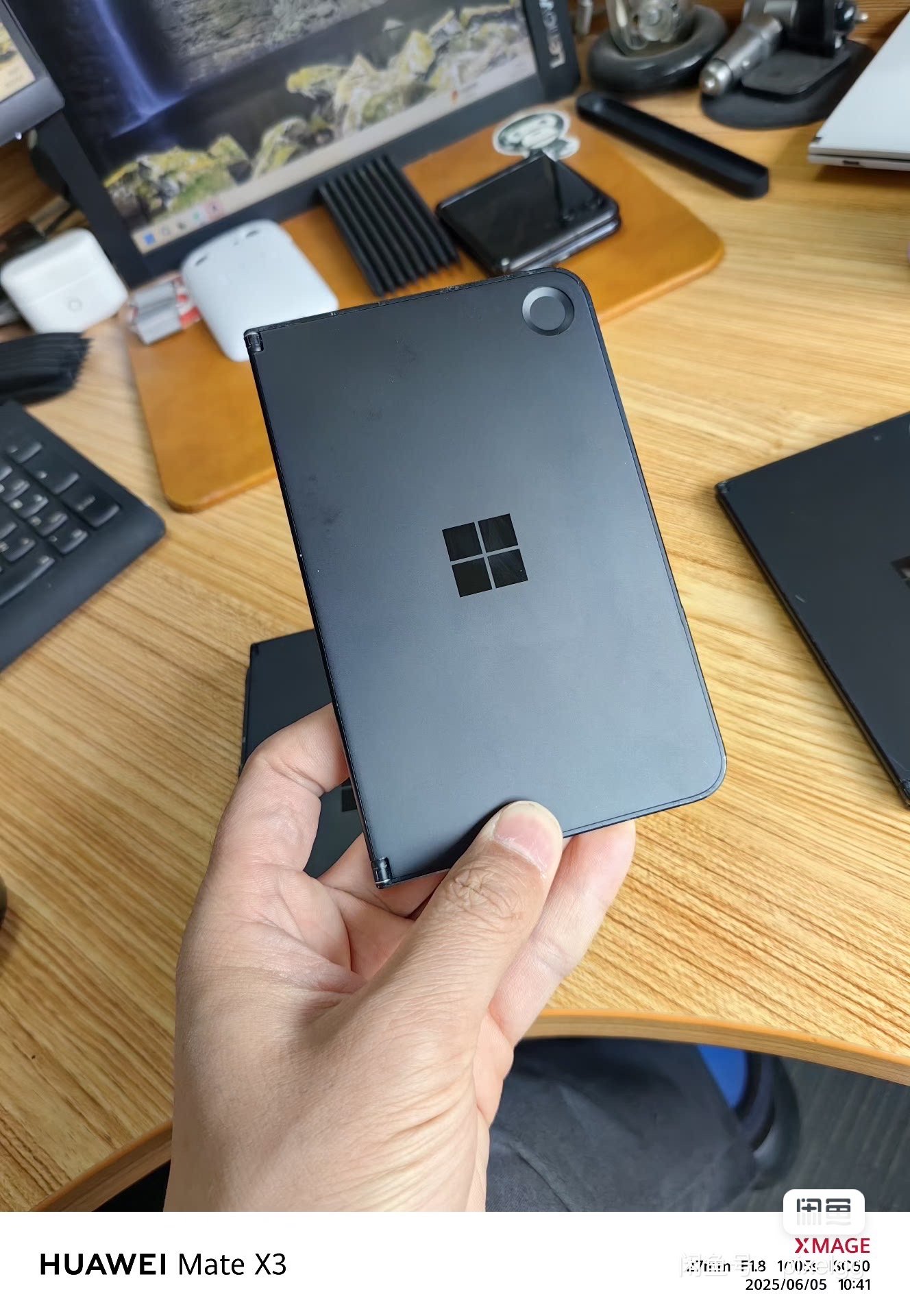 ʹú󲿶صƣ˵һ̨Microsoft Surface Duo 2̻