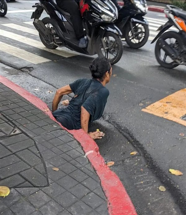 △ 据说这是喜欢男扮女装的Bekbek