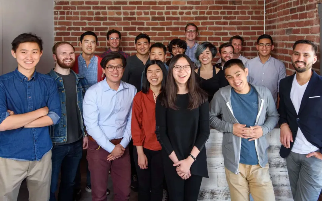 刚刚成立 2 年后的 Scale AI 团队，最左侧为 Wang 本人｜图片来源：Scale AI  