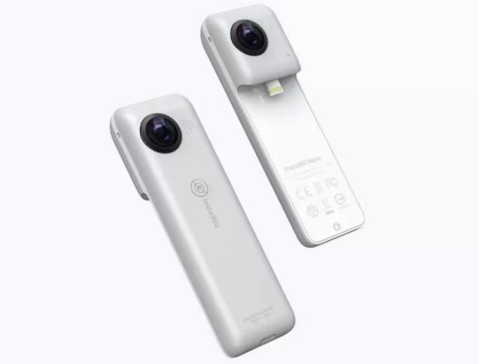 Insta360 第一款产品 Nano，通过 Lightning 接口和 iPhone 连接 | 图片来源：影石Insta360