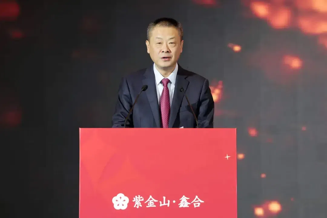 图为紫金山·鑫合秘书长、南京银行行长朱钢