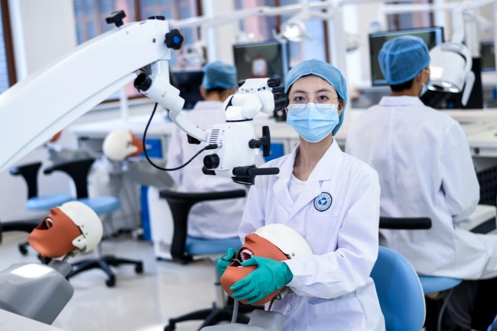 口腔医学院校：未来医疗人才的摇篮