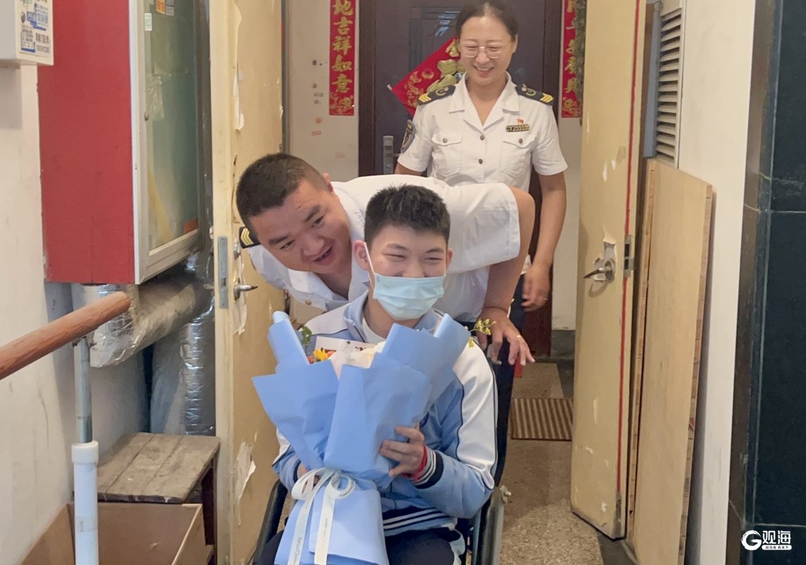 张培生到考生家中接考