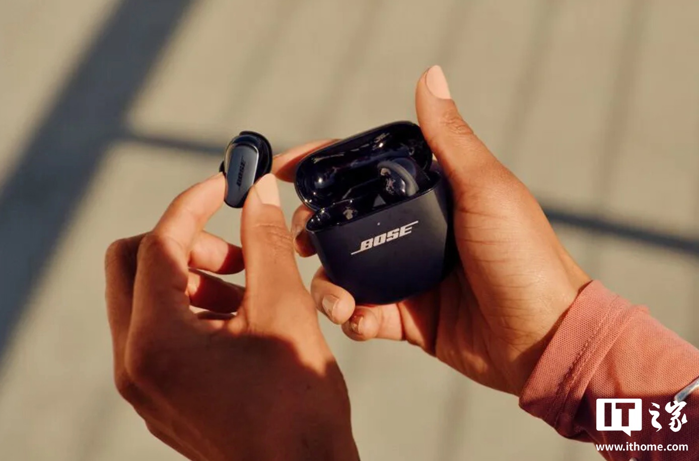 Bose推出了第二代Eletcomfort Ultra Bluetooth头戴式耳机