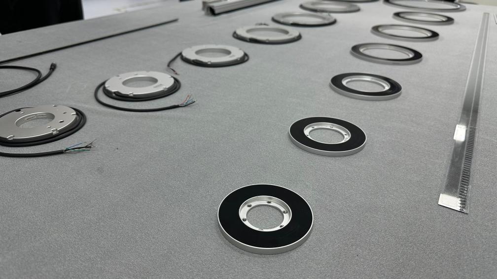 这是重庆通用技术集团国测时栅科技有限公司研发的圆时栅。新华社记者 李晓婷 摄