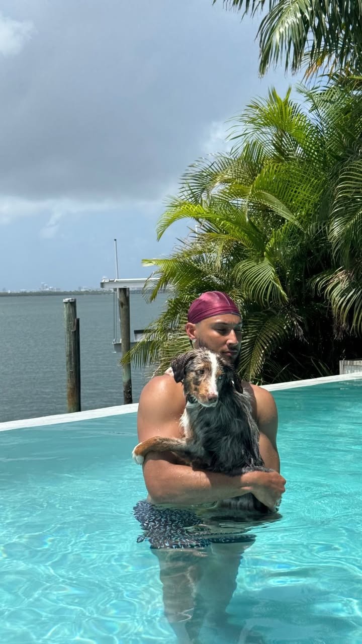 休赛期生活????️本西晒近期动态：出海游玩、与爱犬游泳等