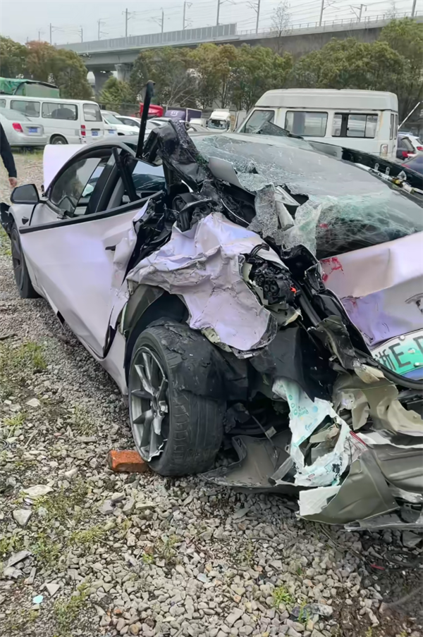 3型以卡车结束，在下面钻孔，只受伤了。拥有另