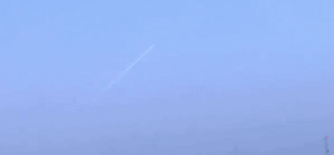 伊朗法尔斯通讯社公布的导弹发射画面