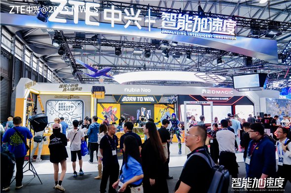 ZTE AI终端于2025MWC上海提出，以创建一个新的范式