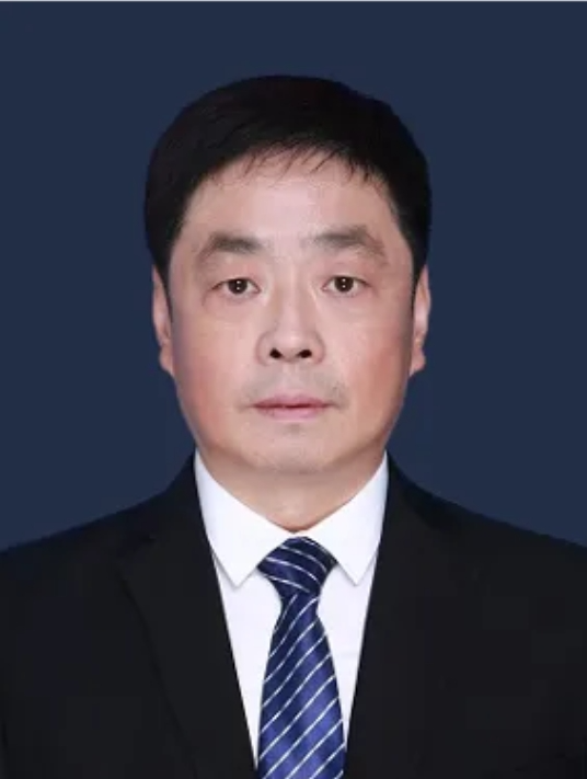 任洪强，环境工程专家，中国工程院院士。现任南京大学环境教授、博士生导师，国家卓越工程师团队“工业废水治理技术与装备”负责人、国家自然科学基金基础科学中心“水质风险控制工程学”首席科学家。长期从事工业废水、工业园区水污染防治方向的创新研究，发表论文400余篇，出版专著5部；获授权中国发明专利150余件、美国和欧盟等发明专利60余件；主持研制国际/国家/行业/地方标准等130余项，共获国家及省部科技奖17项，包括国家技术发明二等奖3项、国家自然科学奖二等奖1项、何梁何利基金科学与技术创新奖1项、省部级科技奖一等奖7项、国际ISO卓越贡献奖1项及中国标准创新贡献奖1项等。