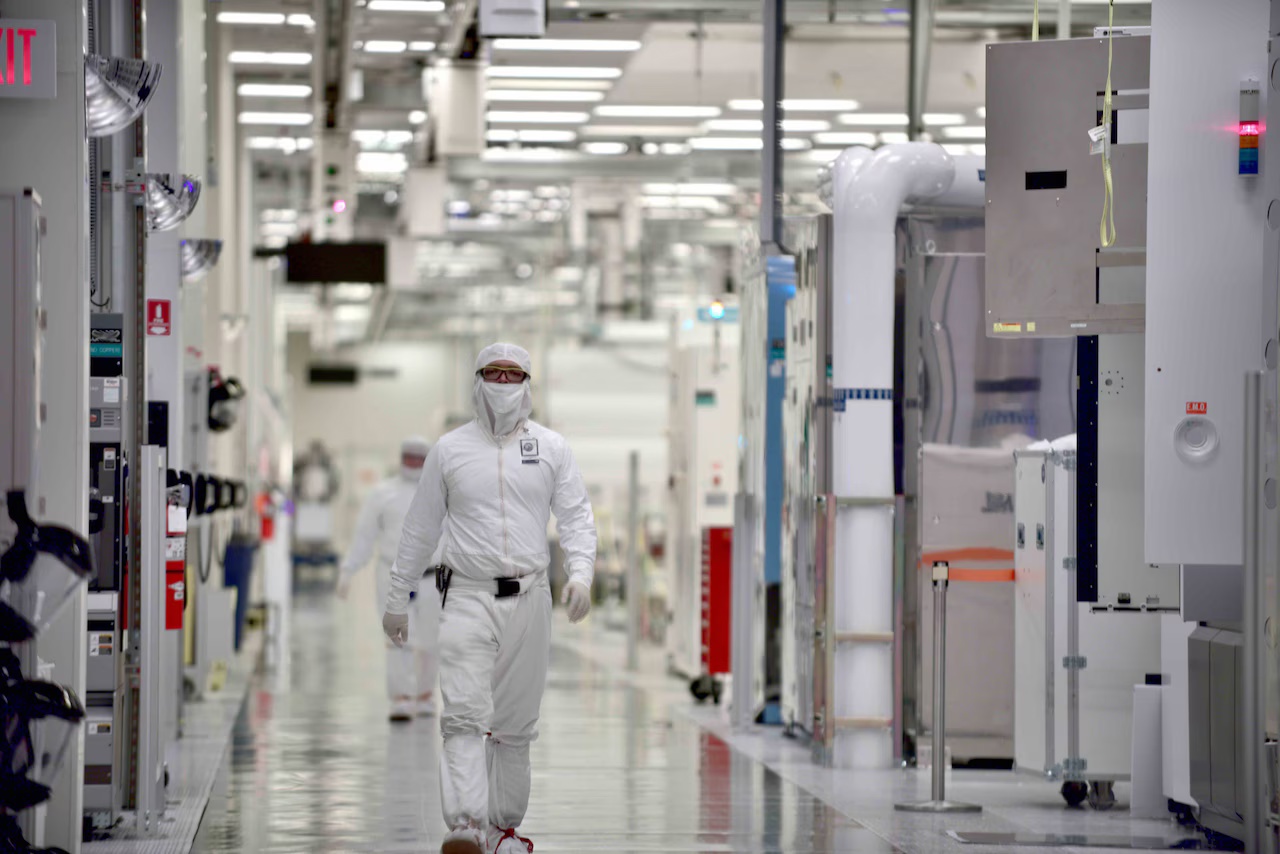 根据新闻的报道，英特尔下个月将在全球范围内