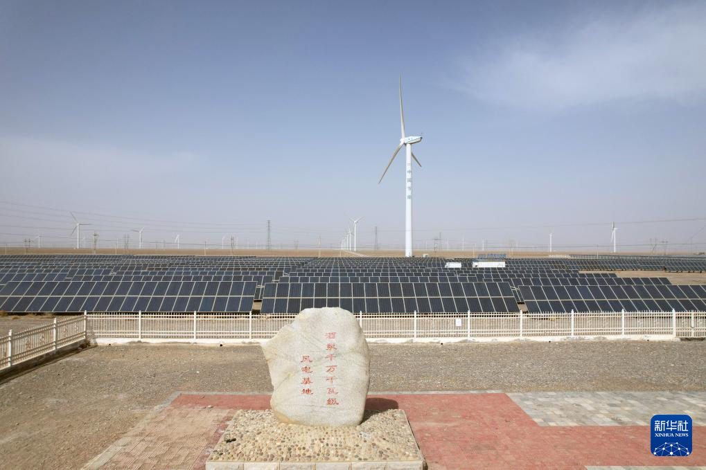   这是2025年3月9日在玉门市拍摄的酒泉千万千瓦级风电基地（无人机照片）。新华社记者 张睿 摄