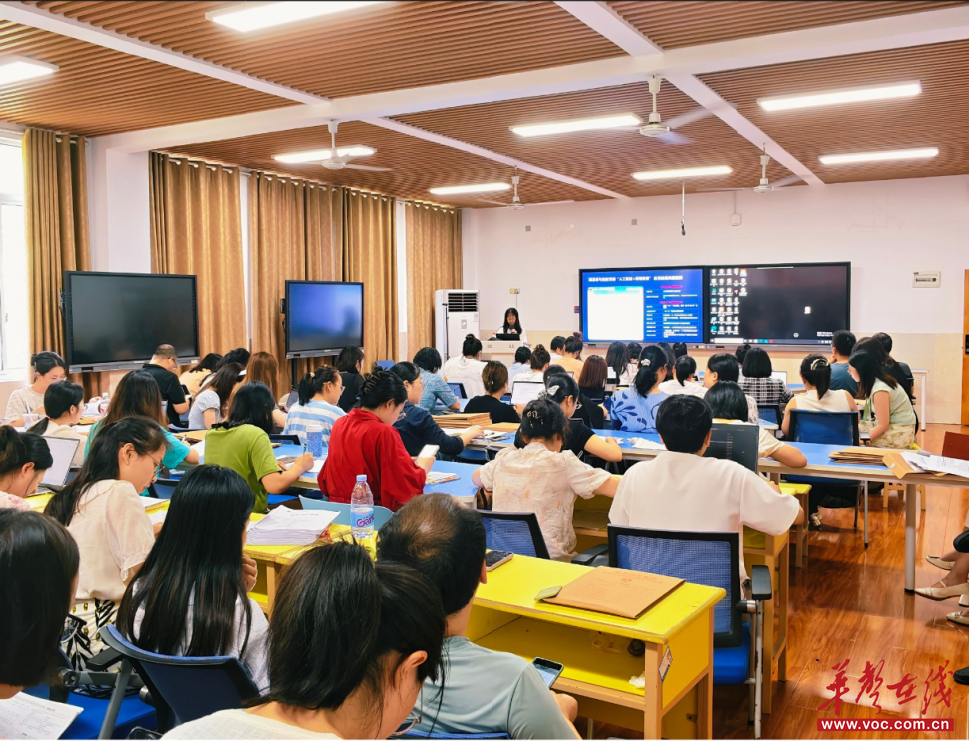 信息学院管理学院举办"ai赋能智慧课程建设与教学模式创新"专题培训