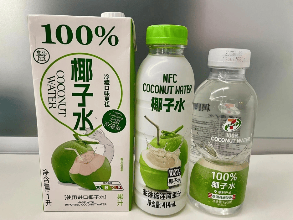 市售三款热门椰子水从左至右购买渠道分别为盒马、山姆以及7-Eleven 图片来源：每经记者 孙宇婷 摄
