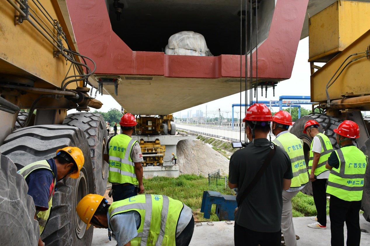 南珠高铁玉岑项目部完成箱梁架设施工任务