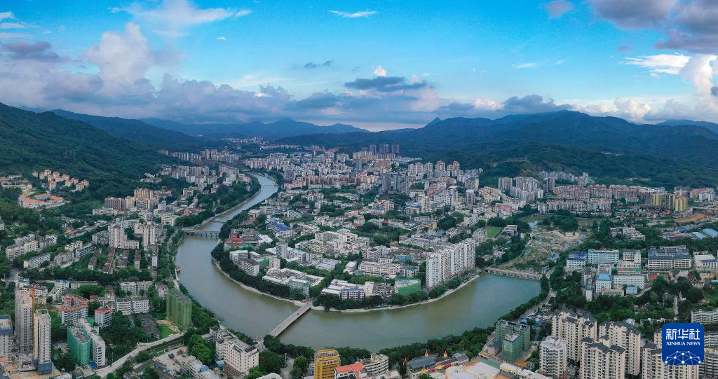 中國之城丨海南五指山：青山滿目碧水縈繞的翡翠之城 - 新浪香港