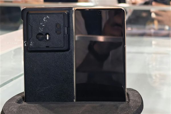 荣耀Magic V5蓄势待发 荣耀郭锐：它比你想象的还强大