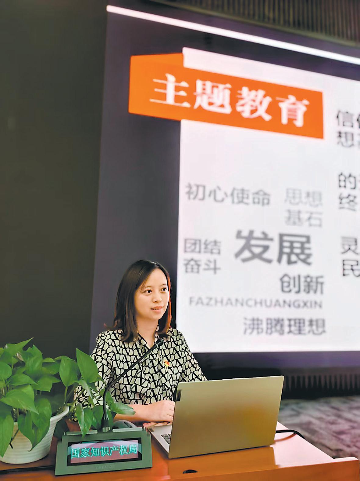 柔肩担重任 真情践初心