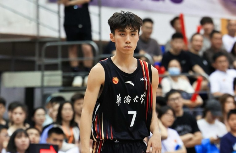 麦穗丰:叶润峰真的太神奇了 无论华侨是否捧杯 他都已经成功了