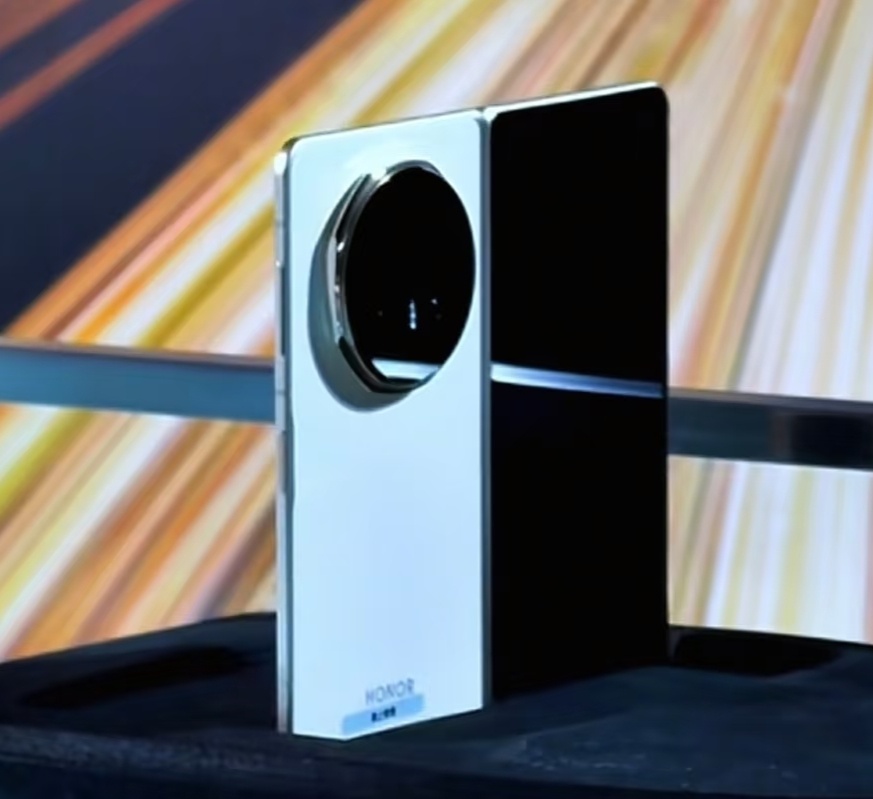 博主曝光神秘大折叠机型谍照，有望为荣耀 Magic V5 手机