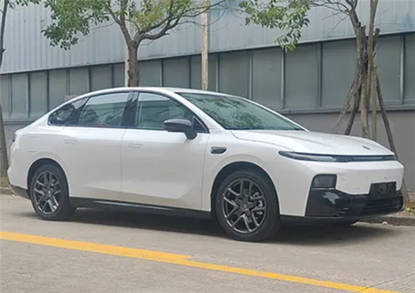 100,000个入门级家庭轿车！零阶段B01新揭示版本：