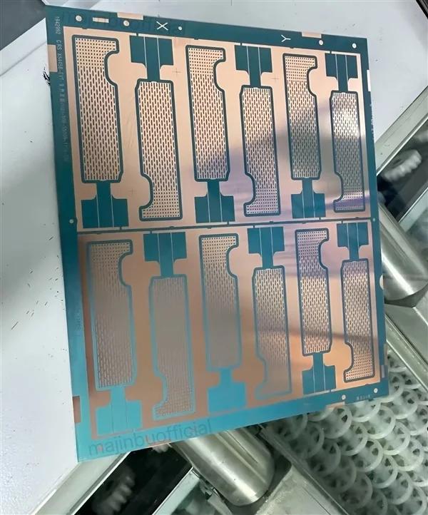 Apple iPhone 17 Pro First Stack Heat Discation：热平滑板间