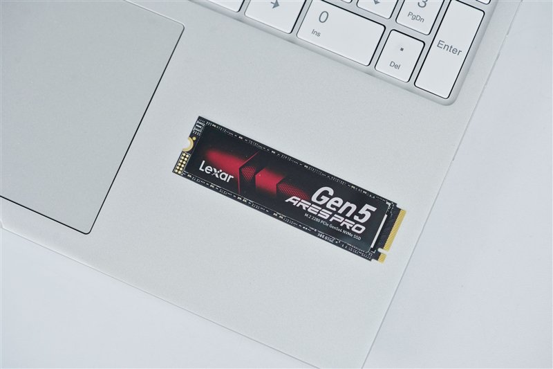 您可以在699元中体验14.9GB/S超级快速PCIE 5.0 SSD！