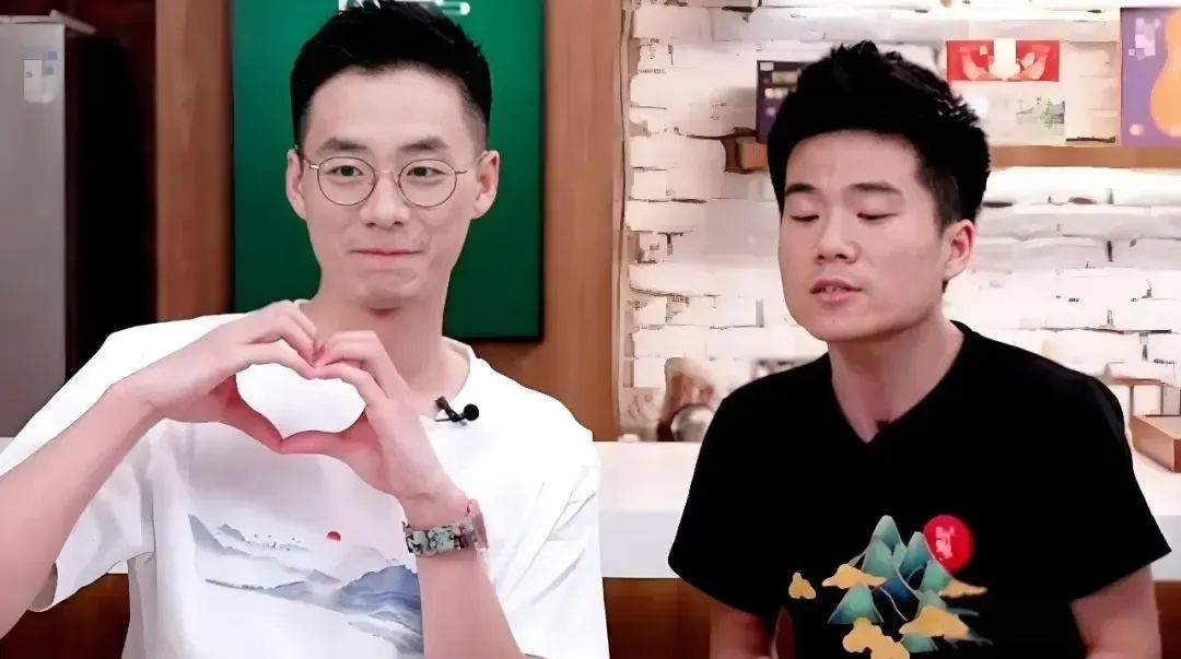 另一个顶级主持人辞职了。东方选择可以是“在