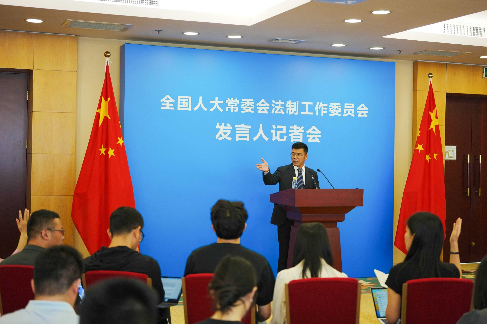 增强全社会的宪法意识