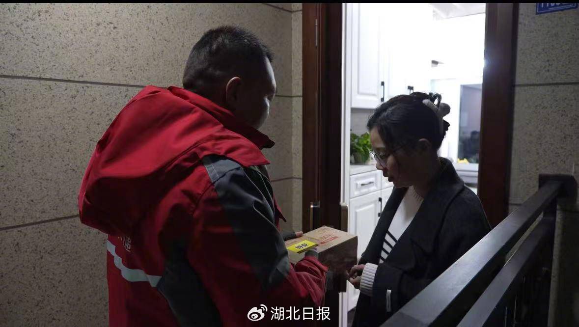 1月20日凌晨，武汉市民抢到手机“国补”全国首单