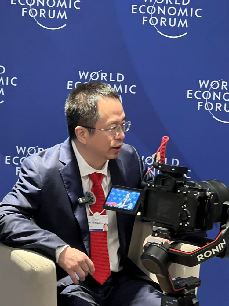 周元达沃斯谈论了代理商中人工智能的演变：重