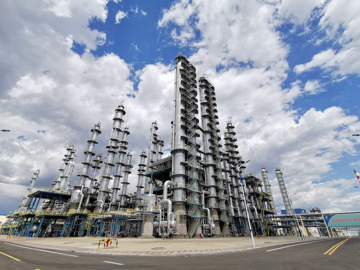 内蒙古久泰新材料科技股份有限公司现代煤化工装置区。 李志歧 摄